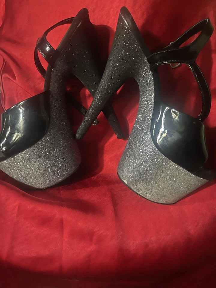 Sexy plataforma de tacones de aguja con punta abierta Foto 2 de 3