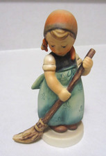 Hummel #171 "Little Sweeper"