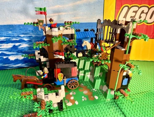 Vintage LEGO Castle: 6079 Dark Forest Fortress  Complete w/ Rare BaseplateEXTRAS