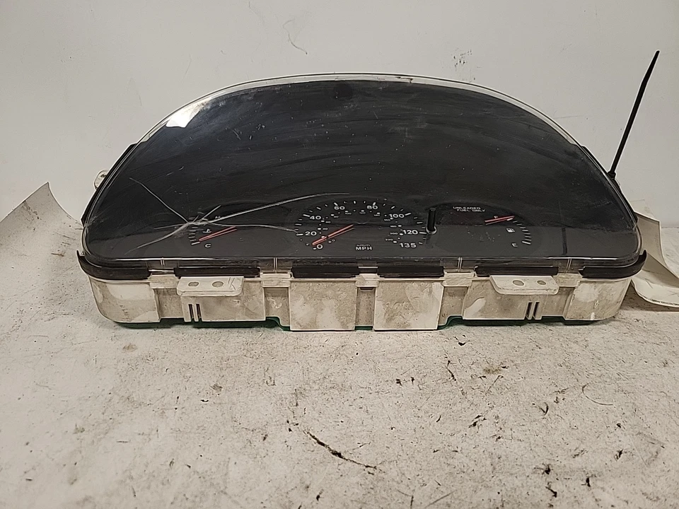2000-2001 Kia Sephia M/T cluster speedometer instrument panel oem. AA5 Foto 2 de 4