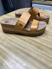 REEF Women's Cushion Vista Higher Slide Natural Cork 8 Comfortable Sandals