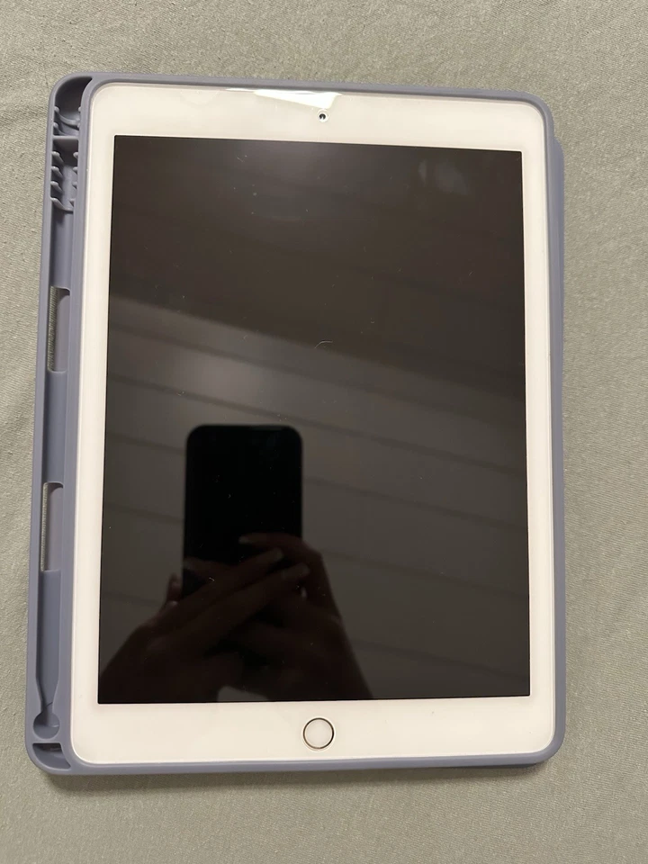 Apple iPad (5th generation) · 32GB · Wi-Fi, Foto 1 von 5