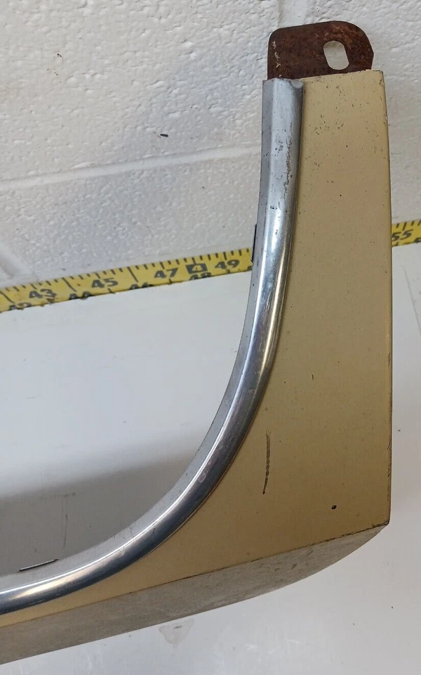 Falda guardabarros derecha usada OEM 1974-78 Chrysler/Imperial/New Yorker (LI81) Foto 2 de 4