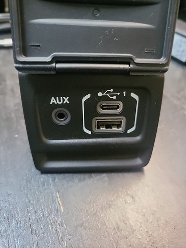 2019 WRANGLER Dash/Interior Media Plug 68271568AC 2289758 - Foto 3 di 3