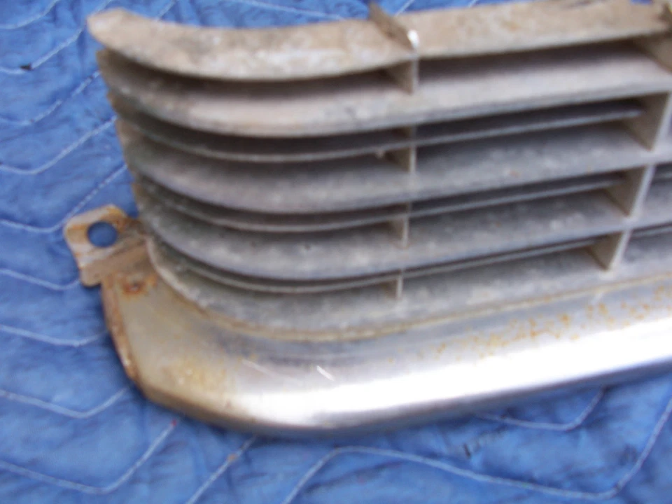 Cadillac Fleetwood Grill Series 70 75 Deville 60 62 1962 parrilla delantera Foto 2 de 4