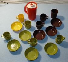 18 Piece Vintage Tupperware Kids DISH SET  Bowls Mugs Tumbler  Pitcher EUC
