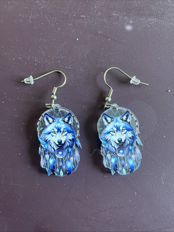 Wolf Dream catcher  Dangle Earrings NWOT