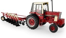Ertl 1/16 International Harvester 986 With Cab & 720 Plow, Heritage Series