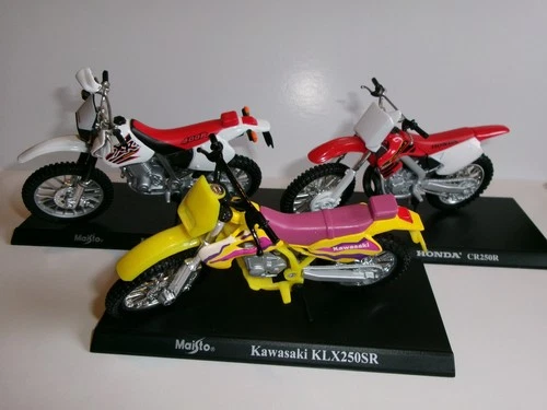 3 x Cross Enduror 2 x Honda 1 x Kawasaki 1:18 Maisto