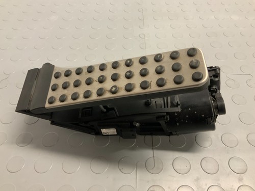 MERCEDES BENZ E-CLASS W213 ACCELERATOR THROTTLE PEDAL A2133001100