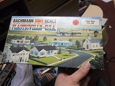 Plasticville - O-O27 - 1914-200 School - Box - Excellent Condition