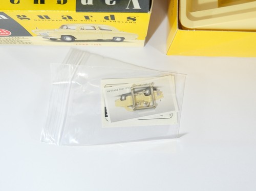 Vanguards VA21000 1953 Ford 100e Anglia Conway gelb Kastenmodell Diecast Auto A1 - Bild 2 von 8