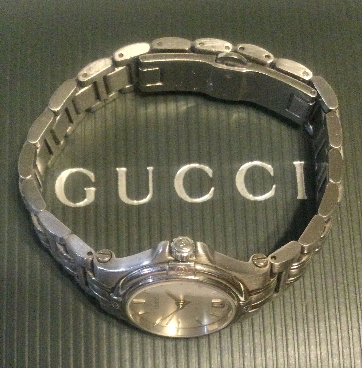 GUCCI 9040L Ladies Quartz Watch – Swiss Made – Cleaned & Battery