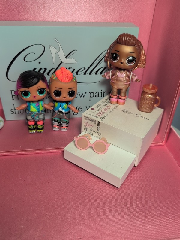 LOL Surprise EXCLUSIVE Clubhouse Boi Glitch & Switch Dolls & Instagold Ltd Retro