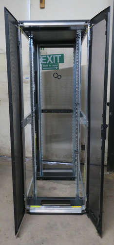 Fujitsu ETERNUS PCR M1 Rack 42U 742S Server Cabinet S26361-K827-V510 700x1050mm - 第 5/11 張圖片