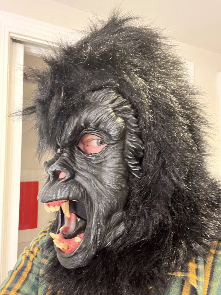 Máscara de gorila negra imitación piel realista disfraz de Halloween excelente estado Foto 2 de 4