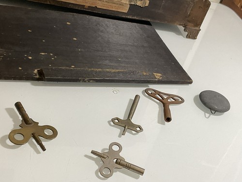 Antike Seth Thomas 1880 Uhr für Teile oder Reparaturen manchmal funktioniert sie + Schlüssel - Bild 14 von 14