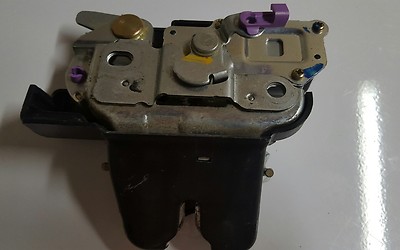 2002 - 2006 Toyota Camry Trunk Latch Lid Lock Actuator 03 04 05 Rear 2002 - 2006 Toyota Camry Trunk Latch Lid Lock Actuator 03 04 05 Rear