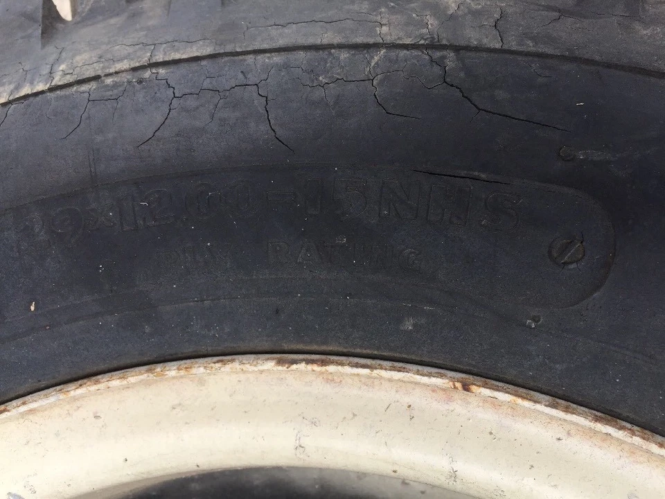 Allis Chalmers 620 720 Simplicity 9020 4041 4040 Rear Wheels With Tires 29x12-15 - Image 3 of 4