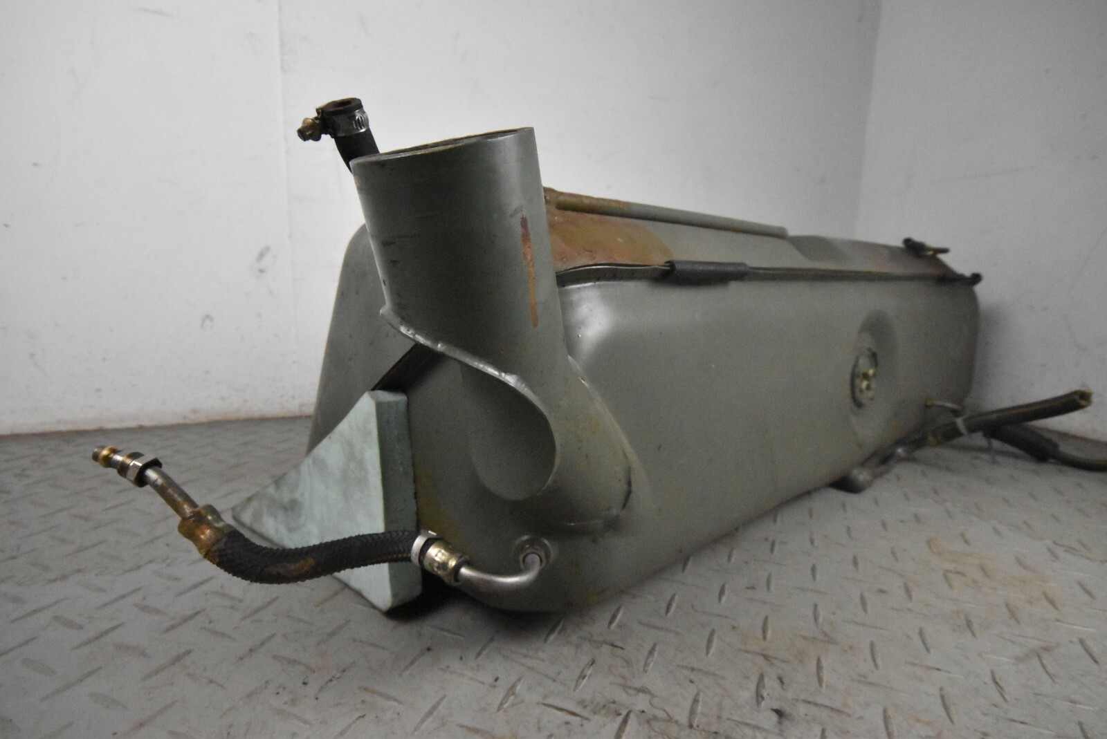 Jaguar XJSC 3.6 V12 CABRIOLET CABRIO TARGA FUEL PETROL TANK REAR