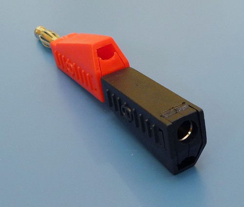 4mm Stackable Banana Plugs (1 Pair Red + Black) - Picture 2 of 2