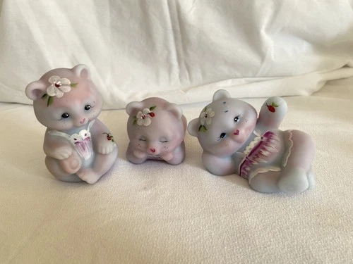 FENTON ART GLASS 2005 BLUE BURMESE DAY UNIQUE DREAMING BEAR FIGURINE