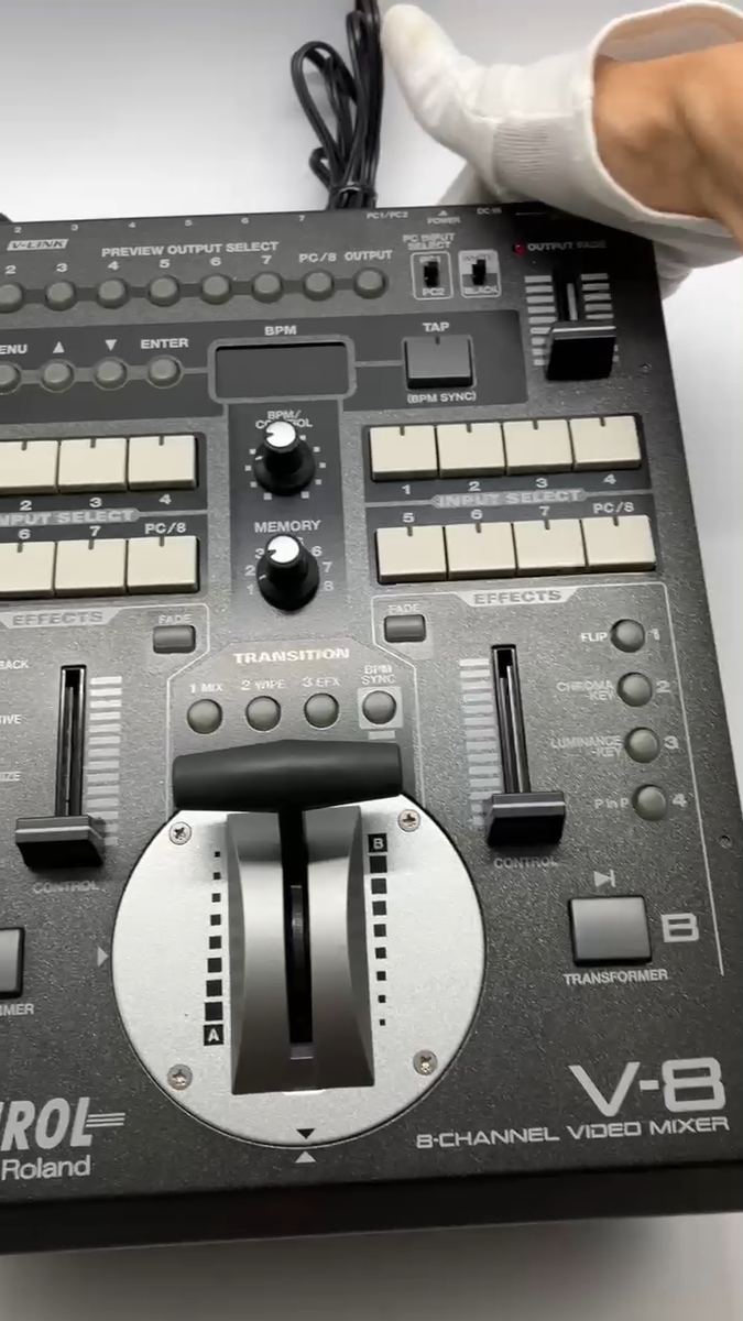 624 roland v-8 edirol ビデオミキサー Roland V-8 | Sweetwater