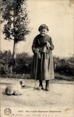 Ak Eine alte Cantaloupe-Bäuerin, Volkstracht, Hund - 4502129