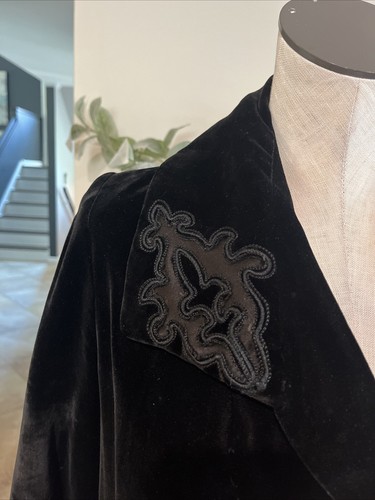 Unbranded woman XS black velvet embroidered opera Goth duster Vintage jacket - Picture 3 of 17