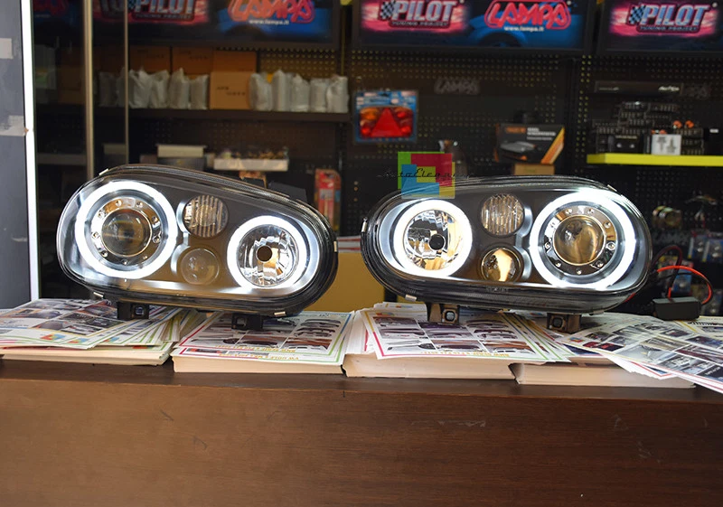 VW GOLF 4 IV DAL 1997 AL 2003 FARI ANTERIORI NERI CON ANGEL EYES BIANCHI A LED - - Immagine 3 di 4