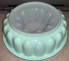 Tupperware Mint Green Jello Mold Vintage 3 Piece Ice Ring Bundt Style with Lid