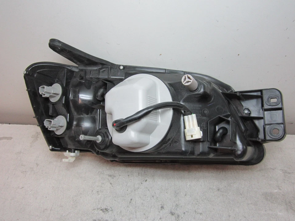 nn704177 Subaru Legacy Outback 2000 2001 2002 2003 2004 LH Headlight Aftermarket - Image 3 of 4