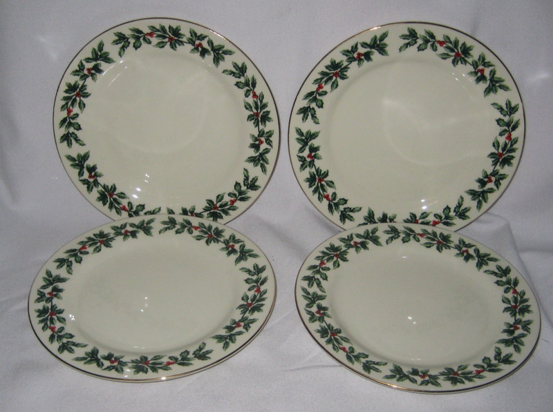 Set of 4 - Formalities by Baum Bros - Holly - Dessert Plates - Pre-Owned
