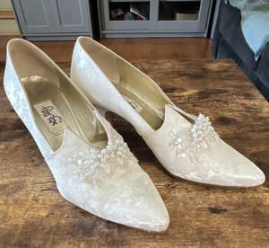 Peter Fox White Damask Bridal Pump Heels Sz 9 M Med Heel MPN 7695
