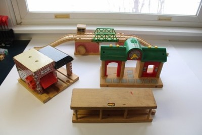 Brio Train - Buildings & Lifting Lift Cantilever Bridge Fire Dept Station Clock