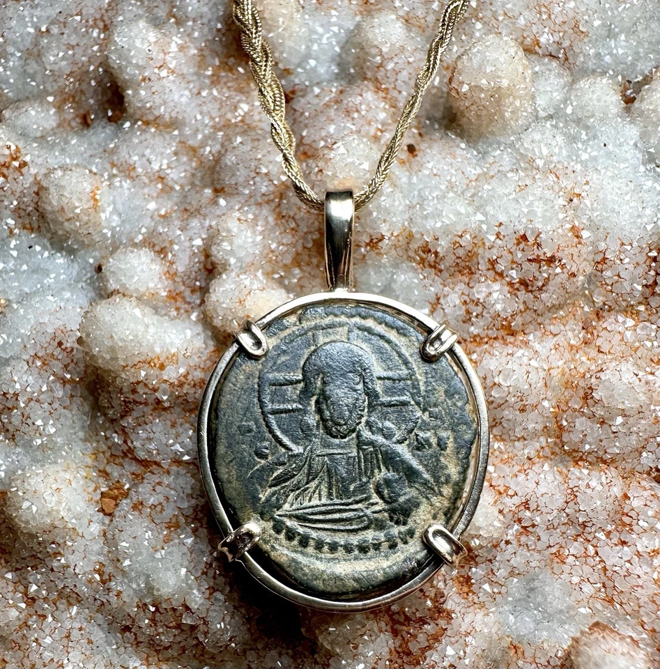 Juego de monedas genuinas de Jesucristo y Virgen María en colgante lleno de oro de 14k Foto 2 de 4