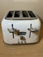 De'Longhi Brillante 4-Slice Toaster (Model CTJ4003.W).