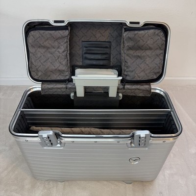 RIMOWA ルフトハンザ　パイロットトローリー 29L 940.50 Rimowa Lufthansa Pilot Trolley 29L Silver 2-wheels Carry Case