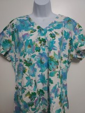 White Cross Womens Scrub Top XL Front Pockets Stylish And Comfy