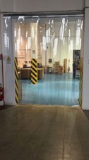 Porta industriale a strisce in pvc trasparente - divisorio - con binario bianco
