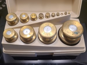Vintage OHAUS sto-A-weigh Brass Calibration Weight Set Case Metric Kg g