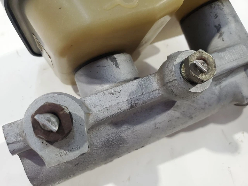 Used Brake Master Cylinder fits: 1989 Cadillac Brougham  Grade A - Image 2 of 4