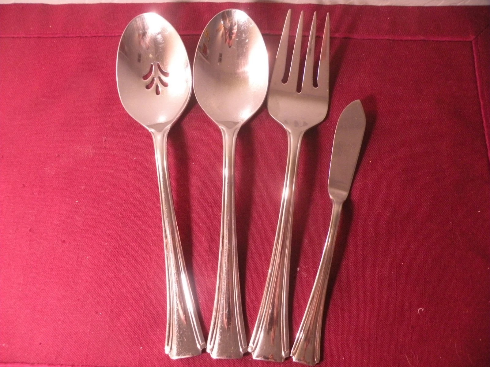 4 Serving Pieces Oneida BORDEAUX Stainless Fork Pierced Solid Spoons +