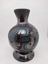 Mata Ortiz Handmade Pottery With Base by Cesar Bugarini 7"tall x 5"wide