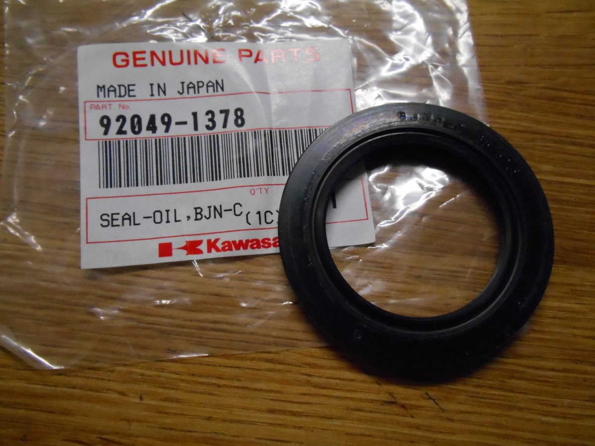 りんご　1209 Genuine Kawasaki 92049-0859 Crankcase Oil Seal FJ180V