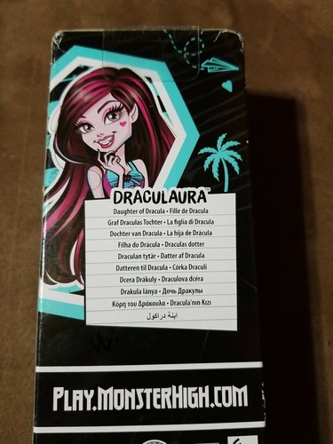 NEW 2017 Mattel Monster High Draculara Doll 11" Daughter of Dracula DNV65 FJJ03 - Picture 6 of 12
