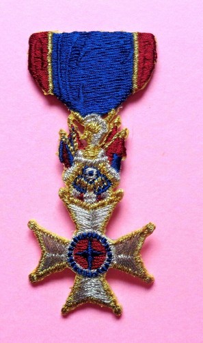 IRON ON PATCH APPLIQUE - MEDAL APPLIQUE,1 3/8" across x 3 1/8" high - Picture 2 of 3