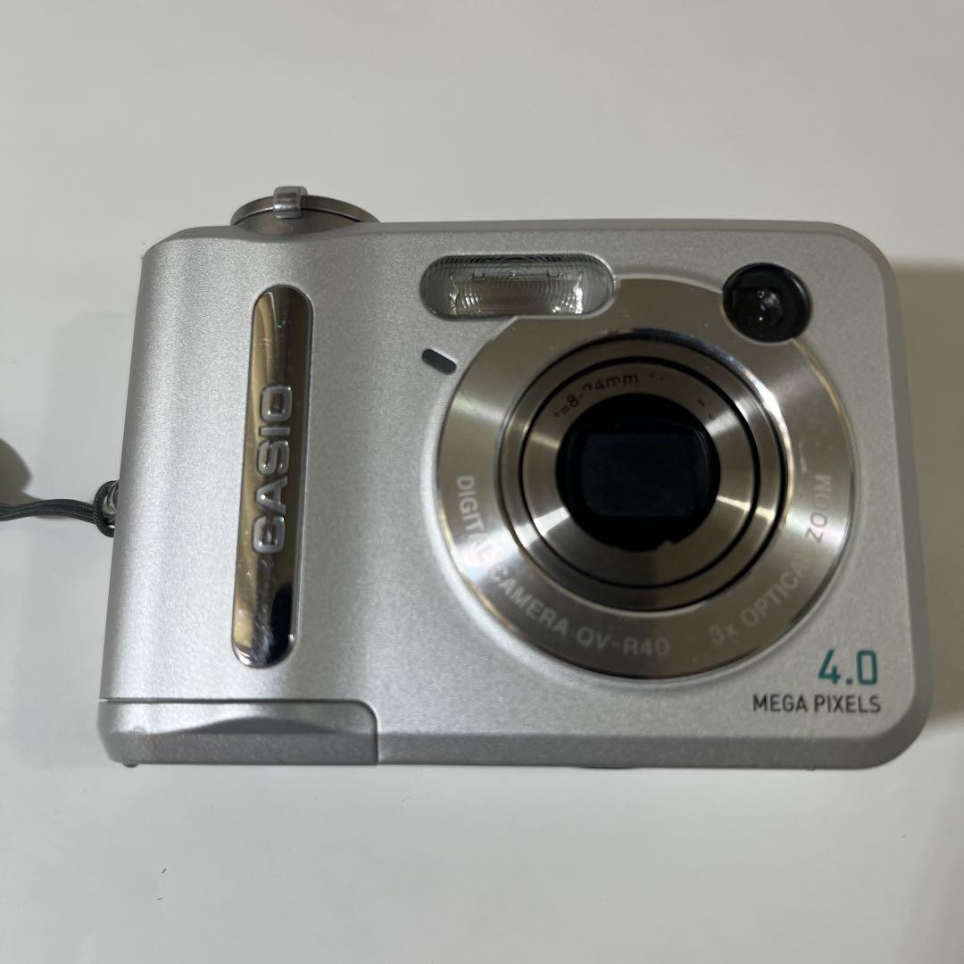 Casio QV-R40 Old compact digital camera AA battery powered