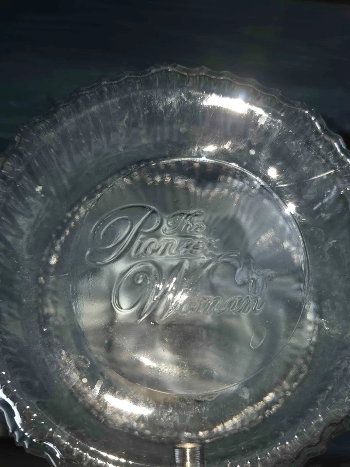 Dispensador de bebidas Pioneer Woman Adeline vidro 2,1 galões transparente em relevo floral - Imagem 3 de 4