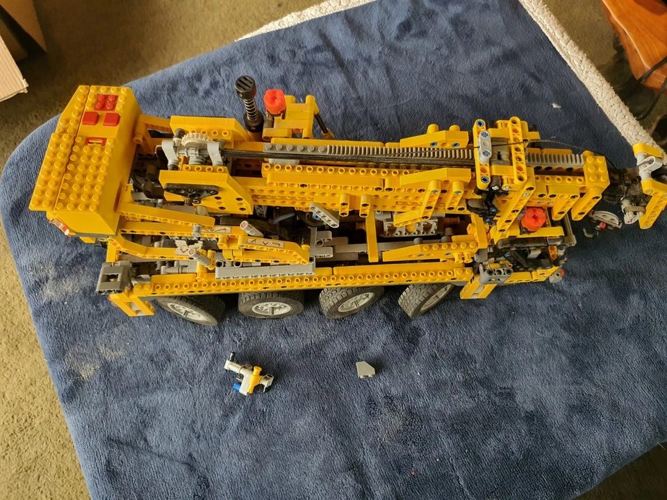 LEGO Technic 8421 Mobile Crane, photo 1 of 5